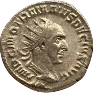 Buste drapé, cuirassé et diadémé de Trajan Dèce à droite.