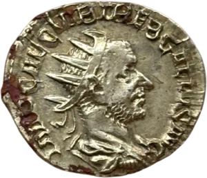 Buste radié, drapé et cuirassé de Trébonien Galle à droite.