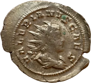 Buste radié et drapé de Valérien II à droite.