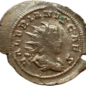 Buste radié et drapé de Valérien II à droite.