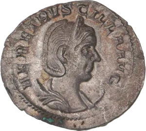 Buste diadémé et drapé à droite, reposant sur un croissant de lune.