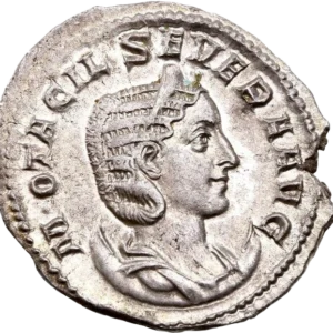 Buste drapé et diadémé d'Otacilie à droite, posé sur un croissant.