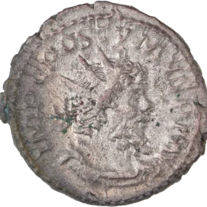 Buste radié, drapé et cuirassé de Postume à droite.