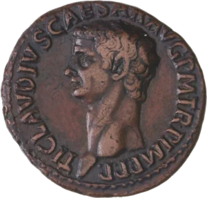 Tête nue de Claude à gauche.