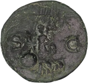 La Victoire ailée, tournée à gauche, tenant un bouclier.