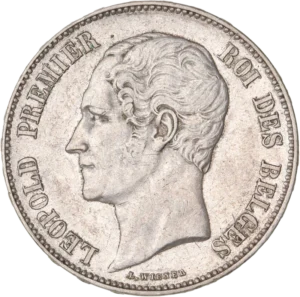 Tête nue de Léopold Ier à gauche