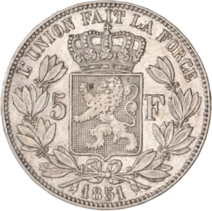 Ecu couronné entouré d'une couronne de laurier.