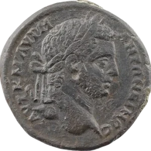 Tête laurée de Caracalla à droite.