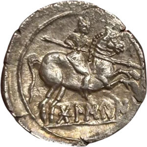 Cavalier galopant à droite, tenant une lance transversale de la main droite.