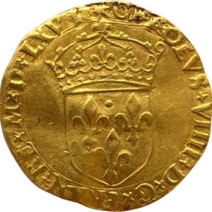Écu de France couronné.