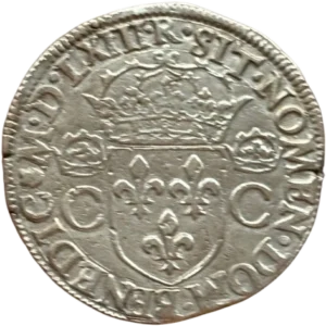 Écu de France couronné accosté de deux C couronnés