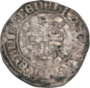 Croix terminée par des couronnes et entouré de lis.