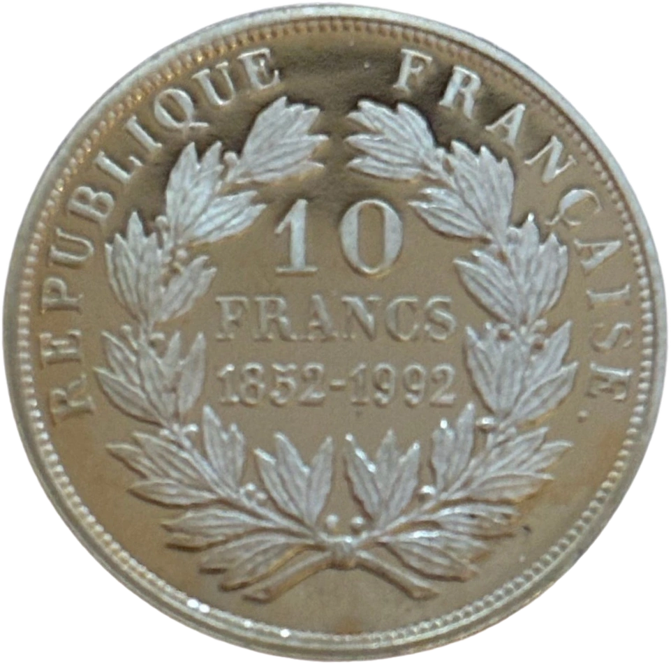 Coffret collection de la Monnaie de Paris.Ce coffret comporte trois pièces commémoratives (1852-1992) reprenant la gravure du type de 1852.Coffret frappé en Belle Épreuve (Proof). Numéro de certificat 450.Note : De Légères trace de doigts sont présent sur nos exemplaires.Tirage connu :-50 Francs : 2000 exemplaires-20 Francs : 4000 exemplaires-10 Francs : 6000 exemplaires.
