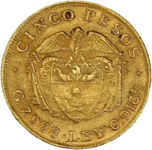 Aigle aux ailes déployées tenant un blason entre ses serres.