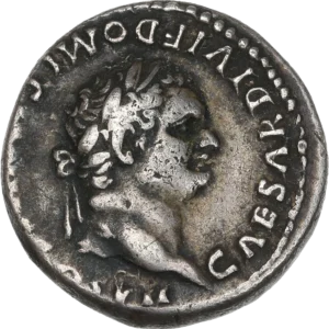 Tête laurée de Domitien à droite.