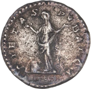 La Piété voilée, tournée à gauche, devant un autel.