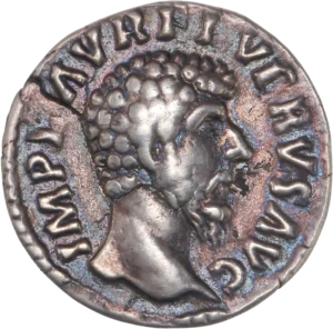 Tête nue de Lucius Vérus à droite.