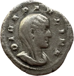 Buste voilé de l'impératrice Pauline à droite.