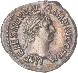 Tête laurée de Trajan à droite.