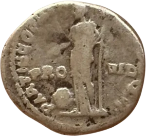 Providentia (la Providence) drapée, debout à gauche, la main au-dessus d’un globe et tenant un sceptre long.