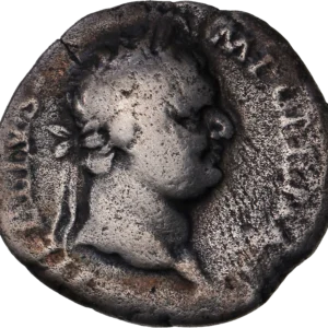 Tête laurée de l'empereur Vitellius à droite.