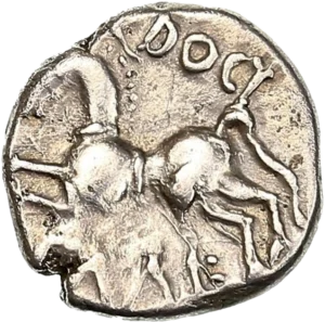 cheval allant à gauche.