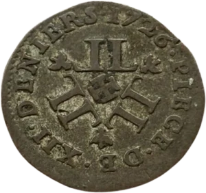 Trois groupes de deux L adossées, posés en triangle, cantonnés de trois alérions, une croix de Jérusalem au centre.