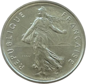 Inscription : 5 FRANCS, au-dessus d'un bouquet d'épis de blé, d'une branche d'olivier chargée de fruits, d'une branche de chêne et d'un coquelicot. Millésime sous le bouquet.