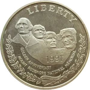 Une vue du Mont Rushmore. La sculpture à flanc de montagne réalisée par Gutzon Borglum présente les bustes des présidents George Washington, Thomas Jefferson, Theodore Roosevelt et Abraham Lincoln.