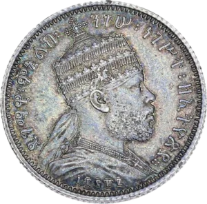 Buste couronné de l'empereur Ménélik II à droite.