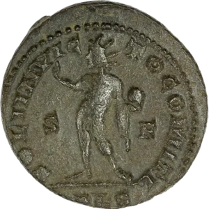 Sol debout à gauche.