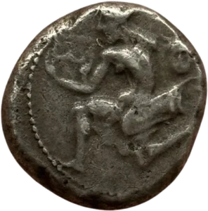 une grappe de raisin et une cigale dans un carré.