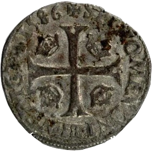 Croix cantonnées de couronne.