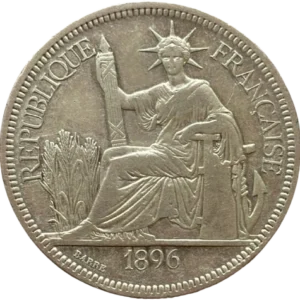 La république couronnée et drapée, assise à gauche, tenant un faisceau et s'appuyant sur un gouvernail et une ancre marine. A l'arrière un paysage de rizière.