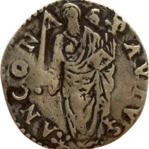 Écu surmonté des clefs de Saint-Pierre et de la tiare pontificale.