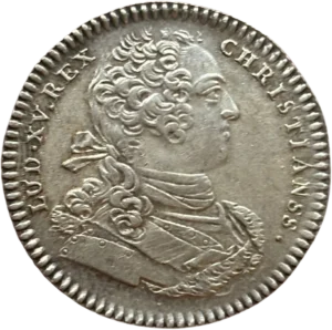 Buste cuirassé de Louis XV à droite.