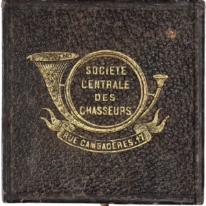 Cerf de Saint Hubert, surmonté de la croix lumineuse.