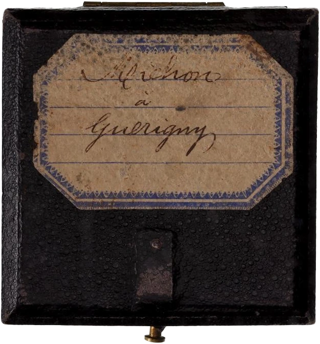 Jeton attribué à Michon, brigadier à Guérigny (Nièvre) en 1903.Note : Poinçon cornePrésence d'une patine irisée.Superbe jeton vendu dans l'écrin d'origine.