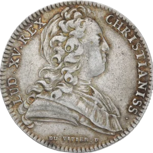 Buste de Louis XV à droite.