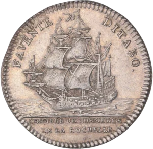 Navire voguant à gauche.