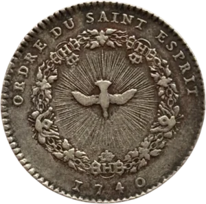 Le Saint Esprit sous la forme d'une colombe descendant du ciel au milieu de rayons célestes, au centre d'une couronne ou d'un collier de l'ordre decoré de 3 H.