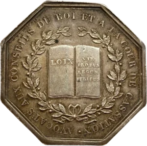 Livre de la Loi dans une couronne de lauriers.