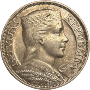 Buste d'une jeune femme lettone en habits traditionnel.