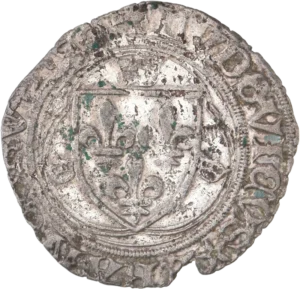 Ecu de France aux lis, entouré de trois couronnes.