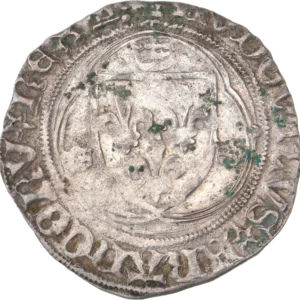 Ecu de France aux lis, entouré de trois couronnes.