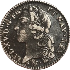 Tête laurée de Louis XV à gauche.