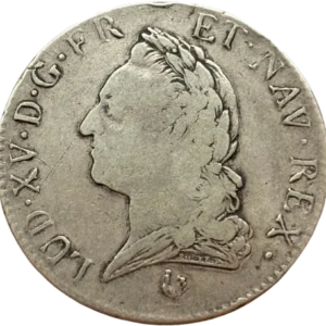 Tête laurée de Louis XV à gauche.