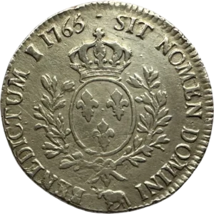 Ecu de France couronné, entouré d'une couronne de laurier.