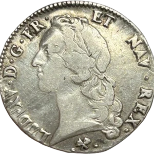 Tête laurée de Louis XV à gauche.