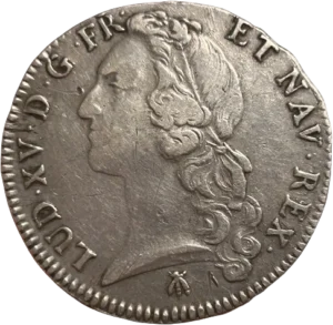 Tête laurée de Louis XV à gauche.